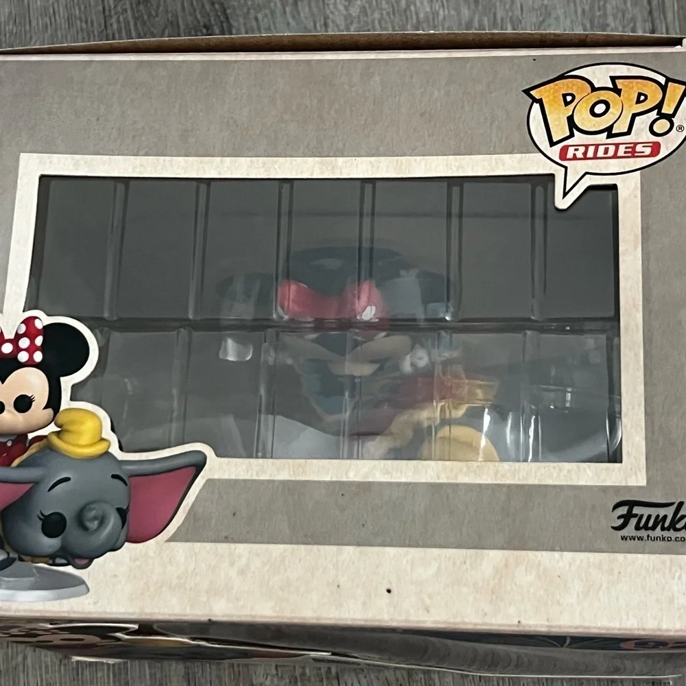 Funko Disneyland Mickey Mouse riding Dumbo Gray elephant #92